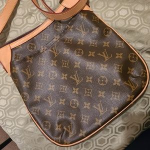 Louis Vuitton Crossbody (Excellent Condition)
